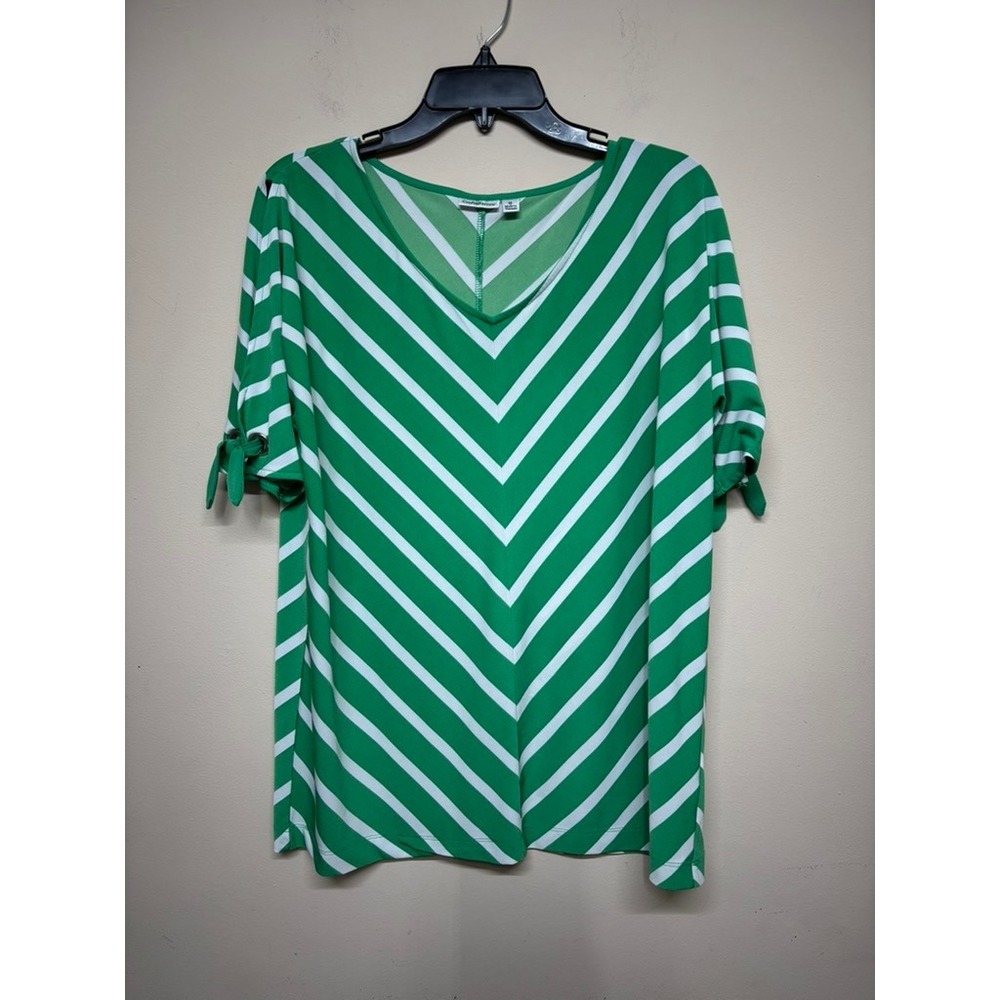Croft & Barrow Green Chevron Stripe Top Womens Medium V-Neck‎ Tie Sleeve Office